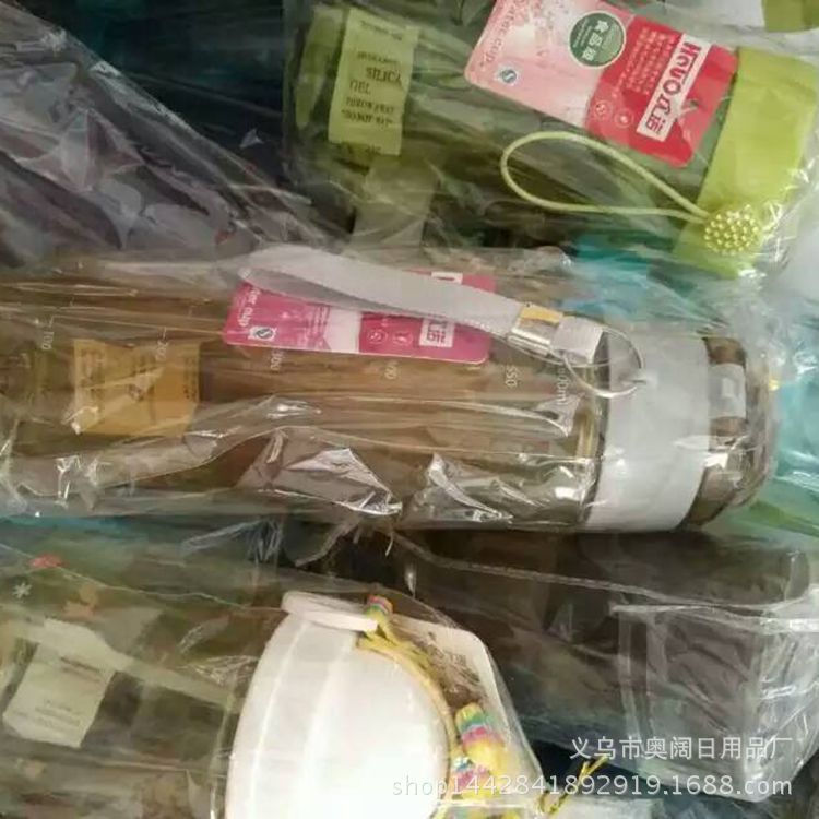 地攤經濟新寵 2016熱賣摔不破太空杯，5元模式搭配錄音廣告批發攻略